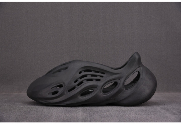 adidas Yeezy Foam Runner Onyx HP8739