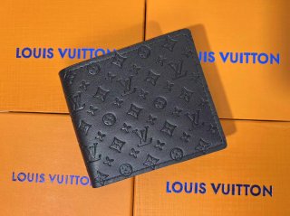 Printed wallet with all-over printing of small flowers